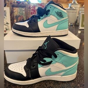 Nike Air Jordan shoes. Women’s 6.5. Black, teal, white. Used.